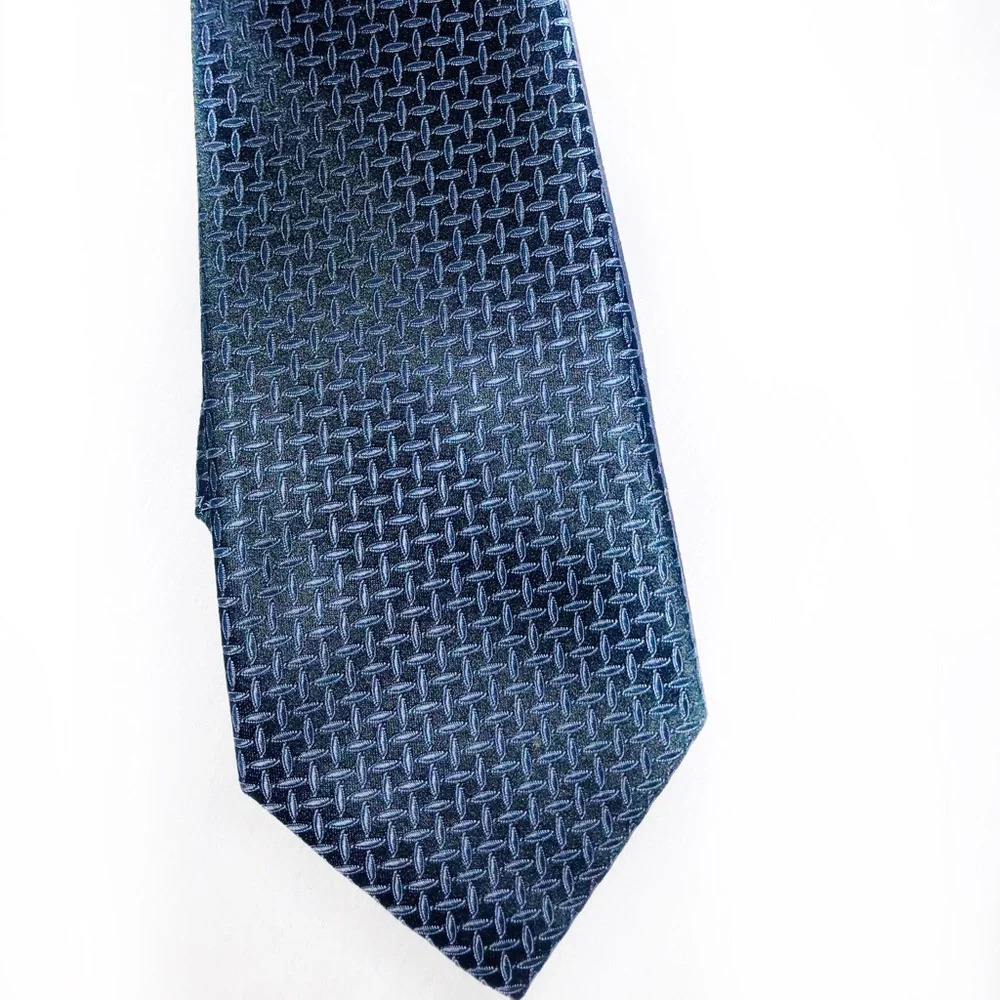 Men’s blue geometric print career/party silk tie